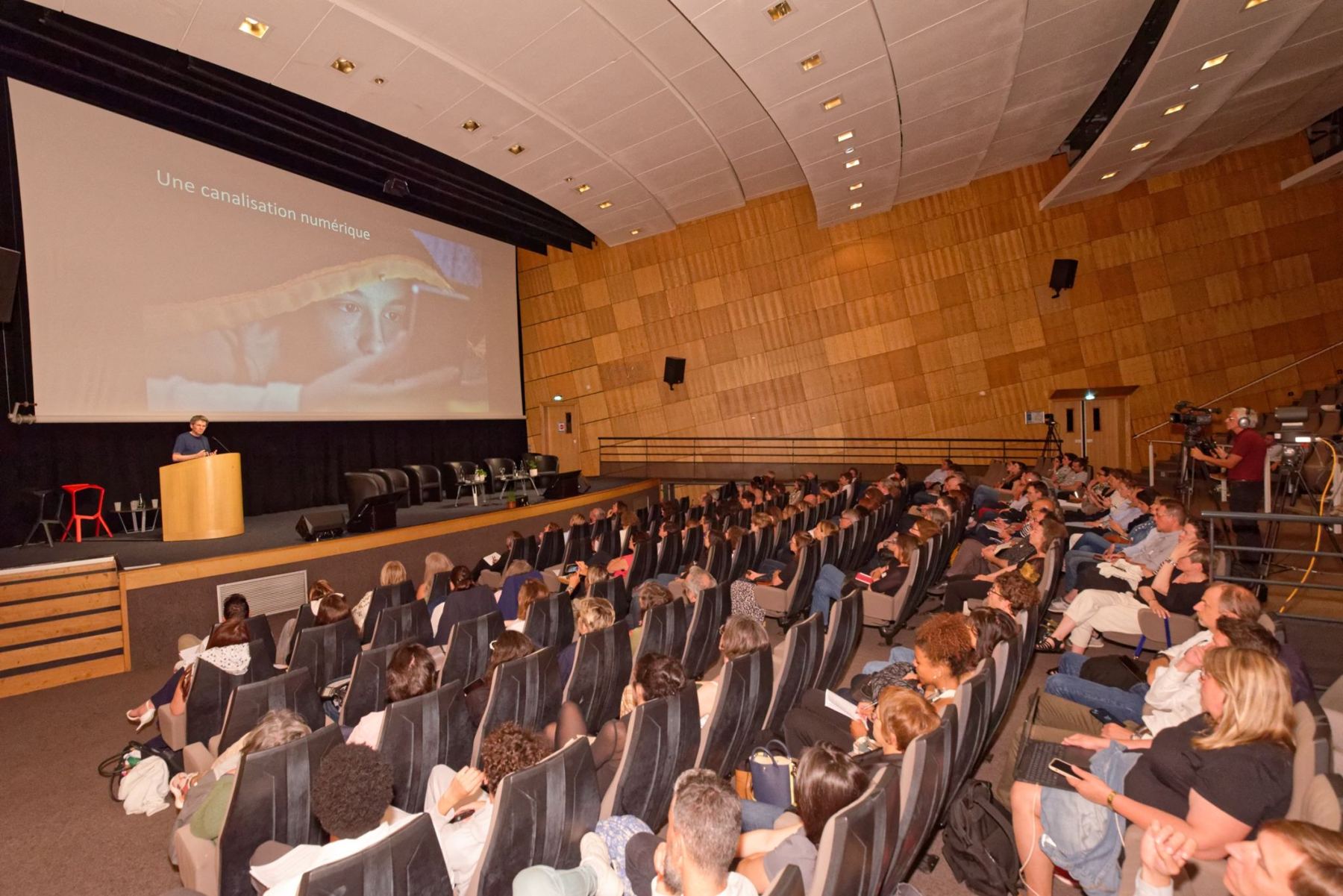 Salle de conférence de la soirée du Cercle de Zaha