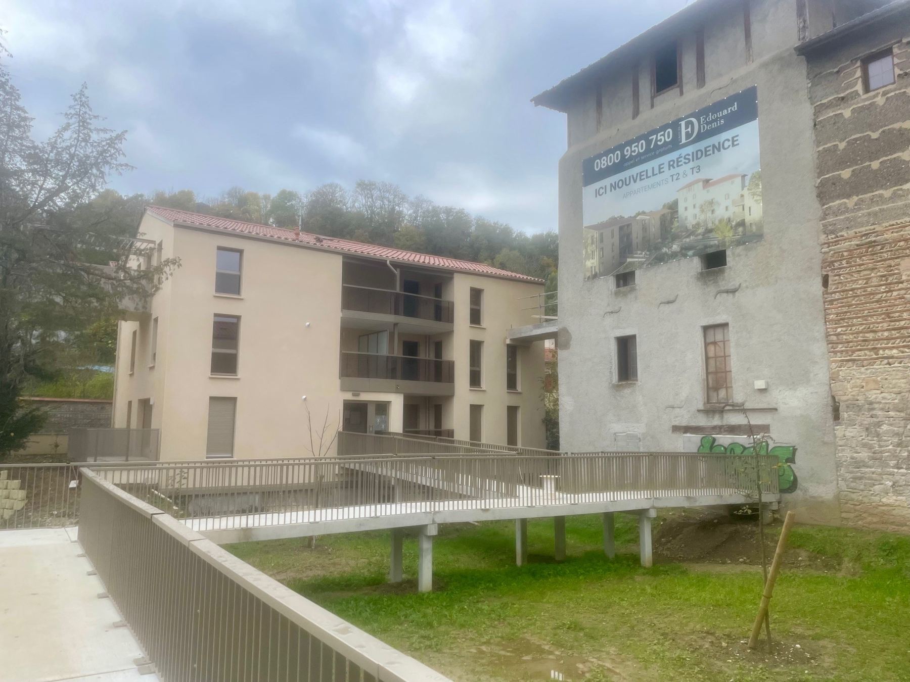 Le Clos du Moulin à Montluel, le moulin réhabilité et les nouveaux logements