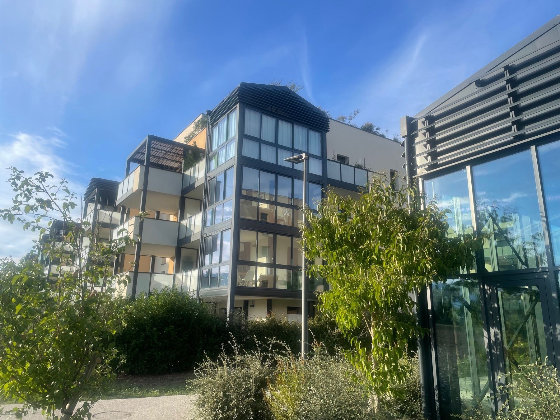 Garden Park à Ferney-Voltaire : logements dans un jardin paysager