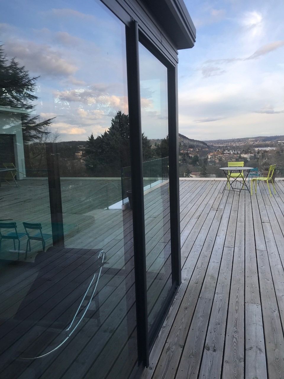 Baies vitrées et terrasse de La Musardière