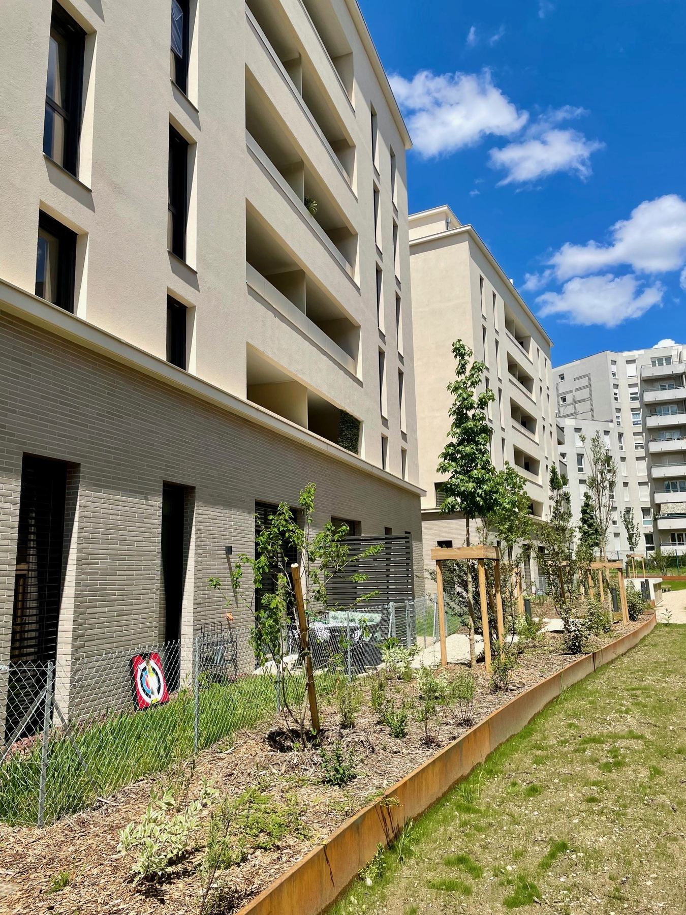 Pied d'immeuble planté d'Urban 7 Factory